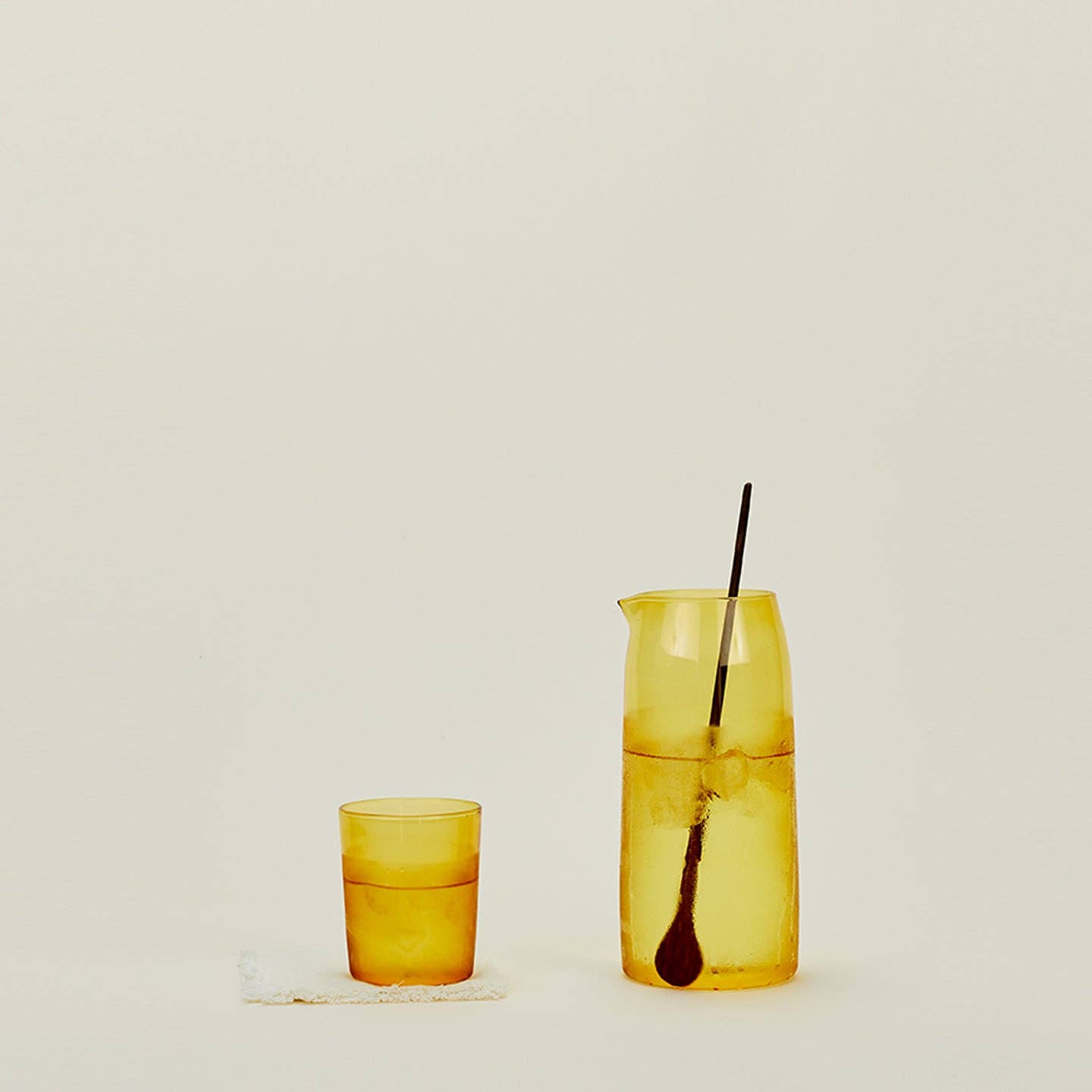 ESSENTIAL GLASSWARE - PITCHERS: BLUE