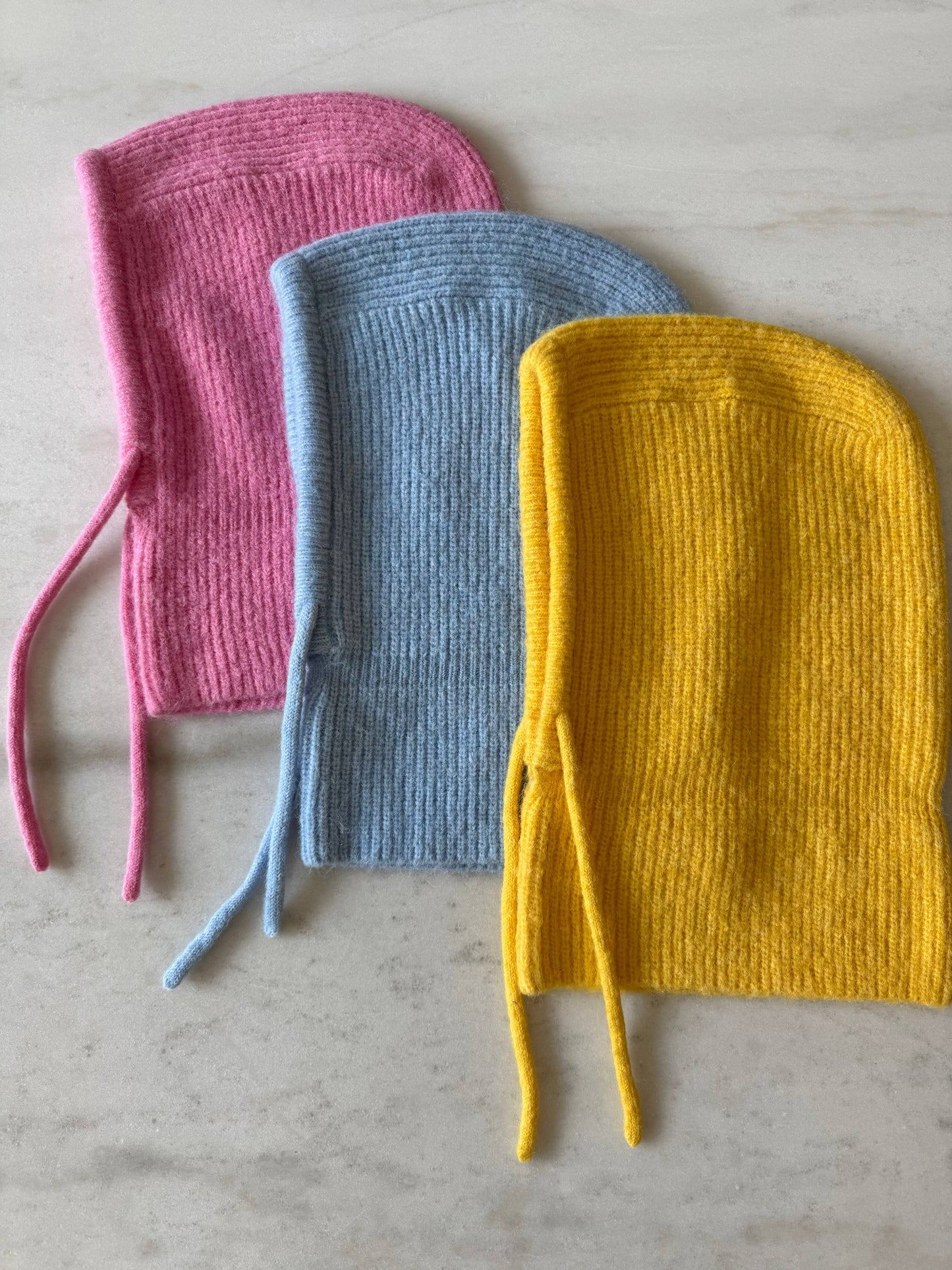FUZZY ALPACA BALACLAVA - bright: Red Coral