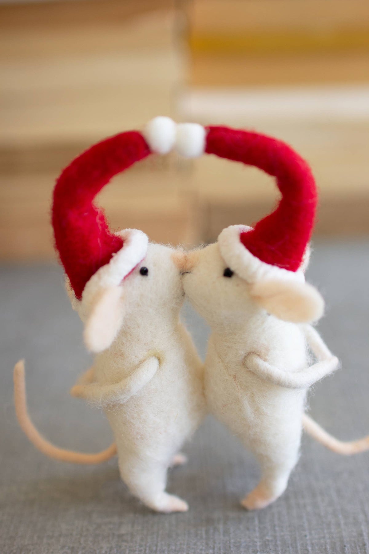 KISSING FELT CHRISTMAS MICE: Felt
