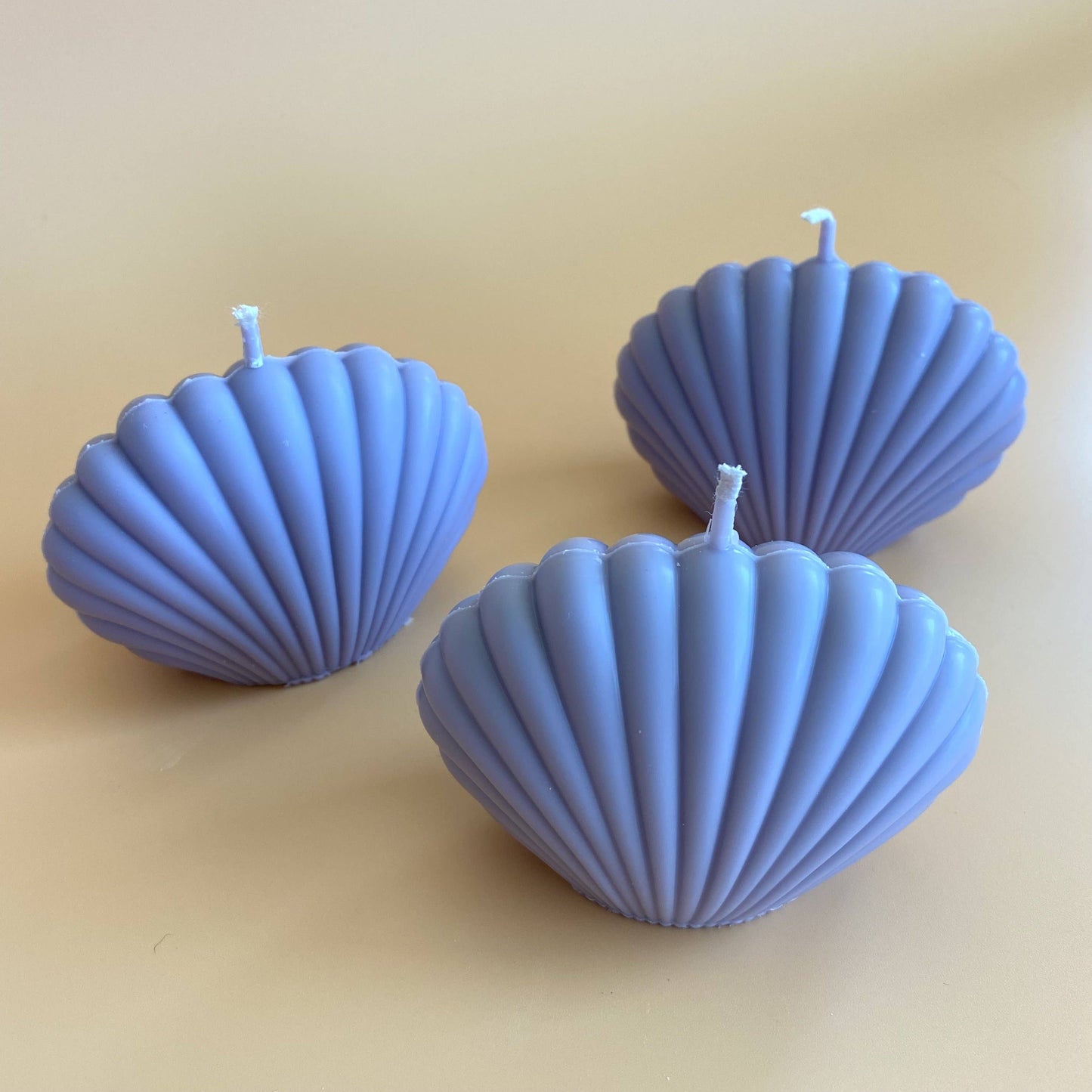 Shell Candle - Lilac: Lilac / Mangosteen