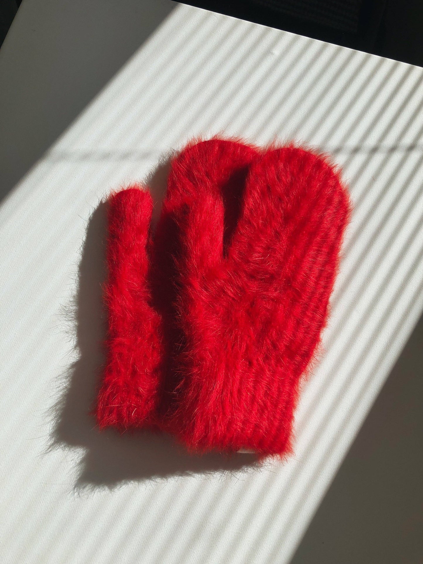 FLUFFY ANGORA MITTENS - crystal brights: Holly red ( Mid of November )