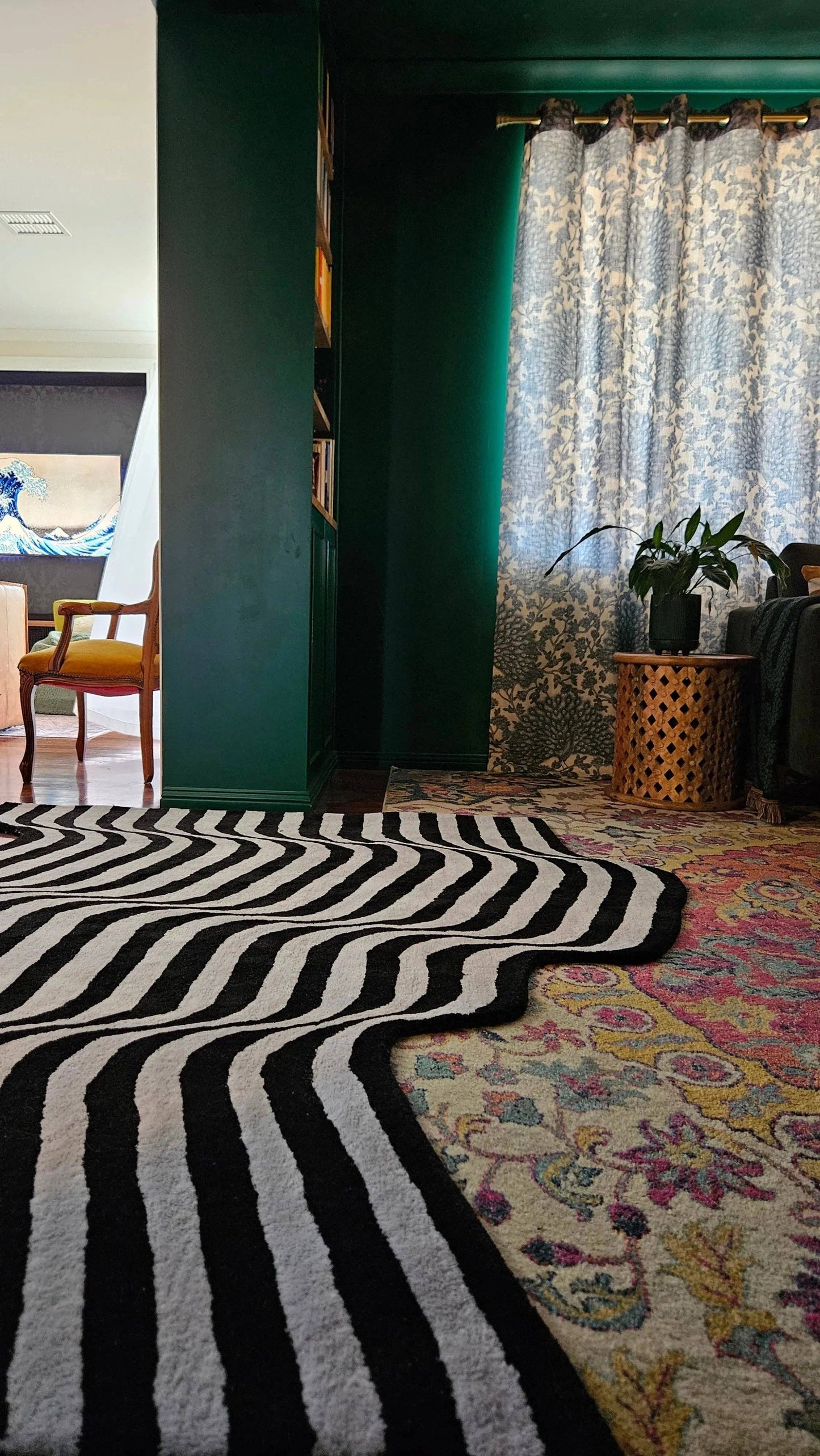 Flowing Illusion Black and Gray Wool Runner Rug: 3' x 8'