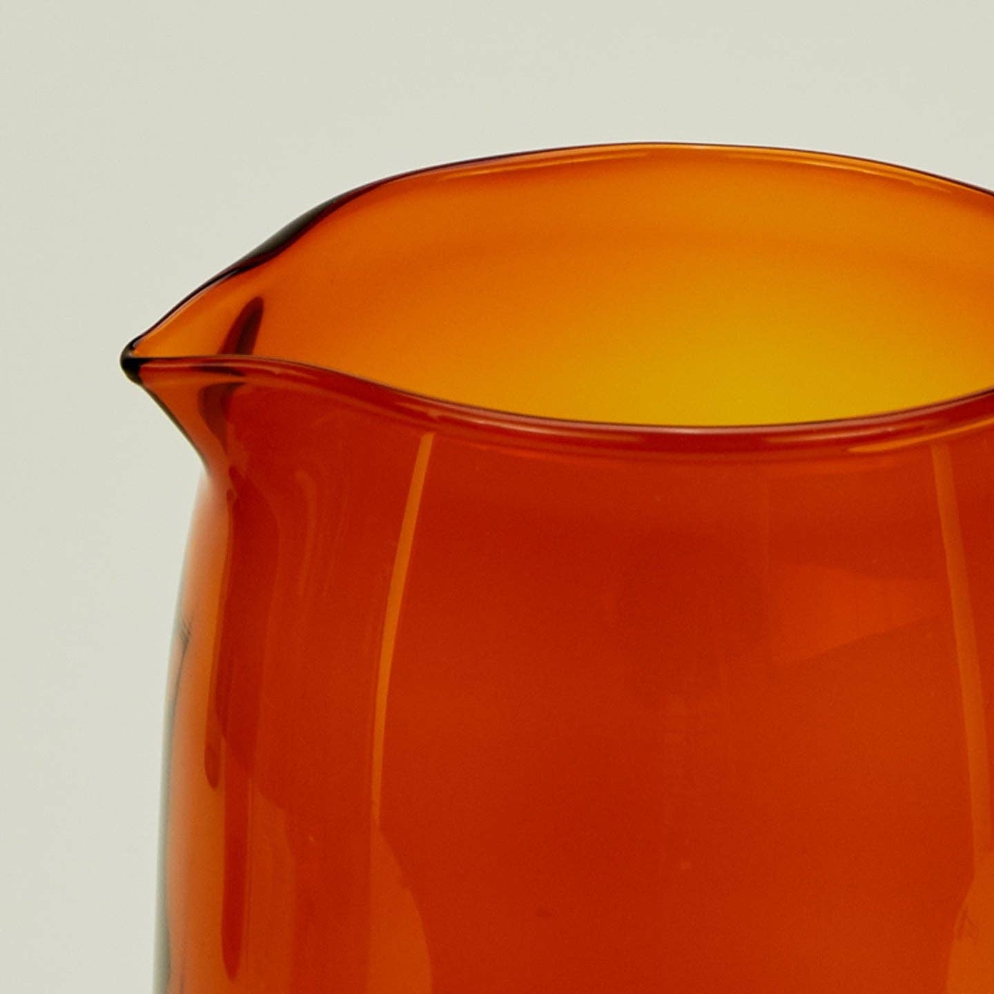 ESSENTIAL GLASSWARE - PITCHERS: BLUE