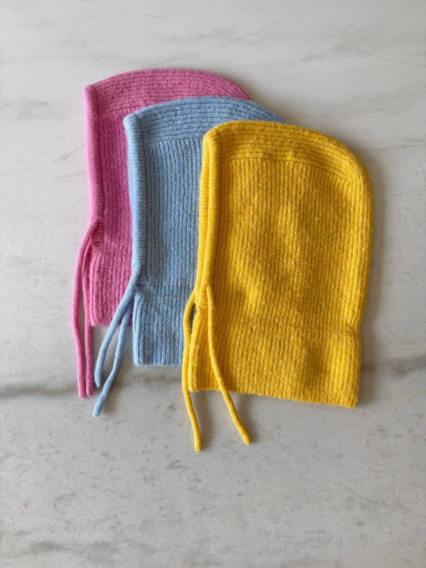 FUZZY ALPACA BALACLAVA - bright: Red Coral