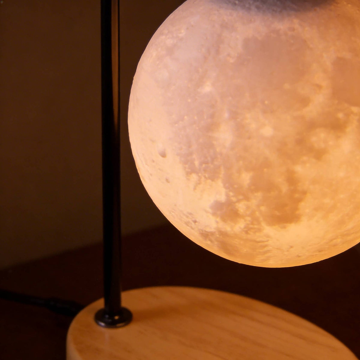 Selene Floating Moon Lamp with Wireless Charging: Black / USA & CAD