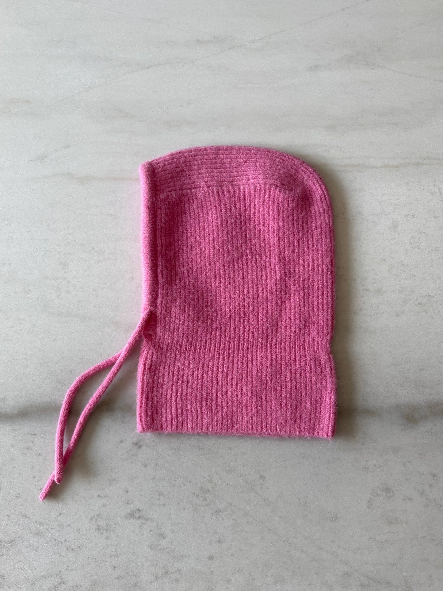 FUZZY ALPACA BALACLAVA - bright: Red Coral