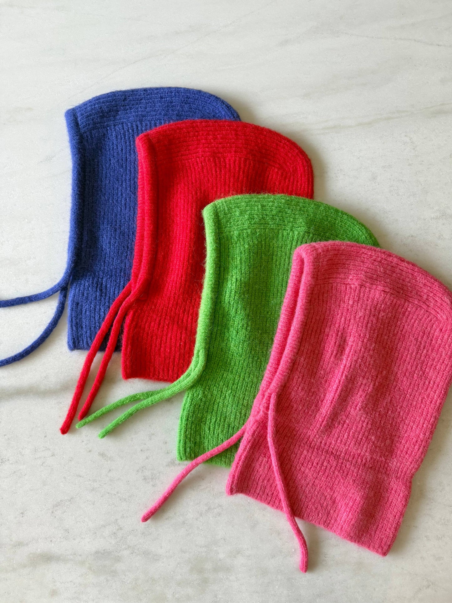 FUZZY ALPACA BALACLAVA - bright: Red Coral