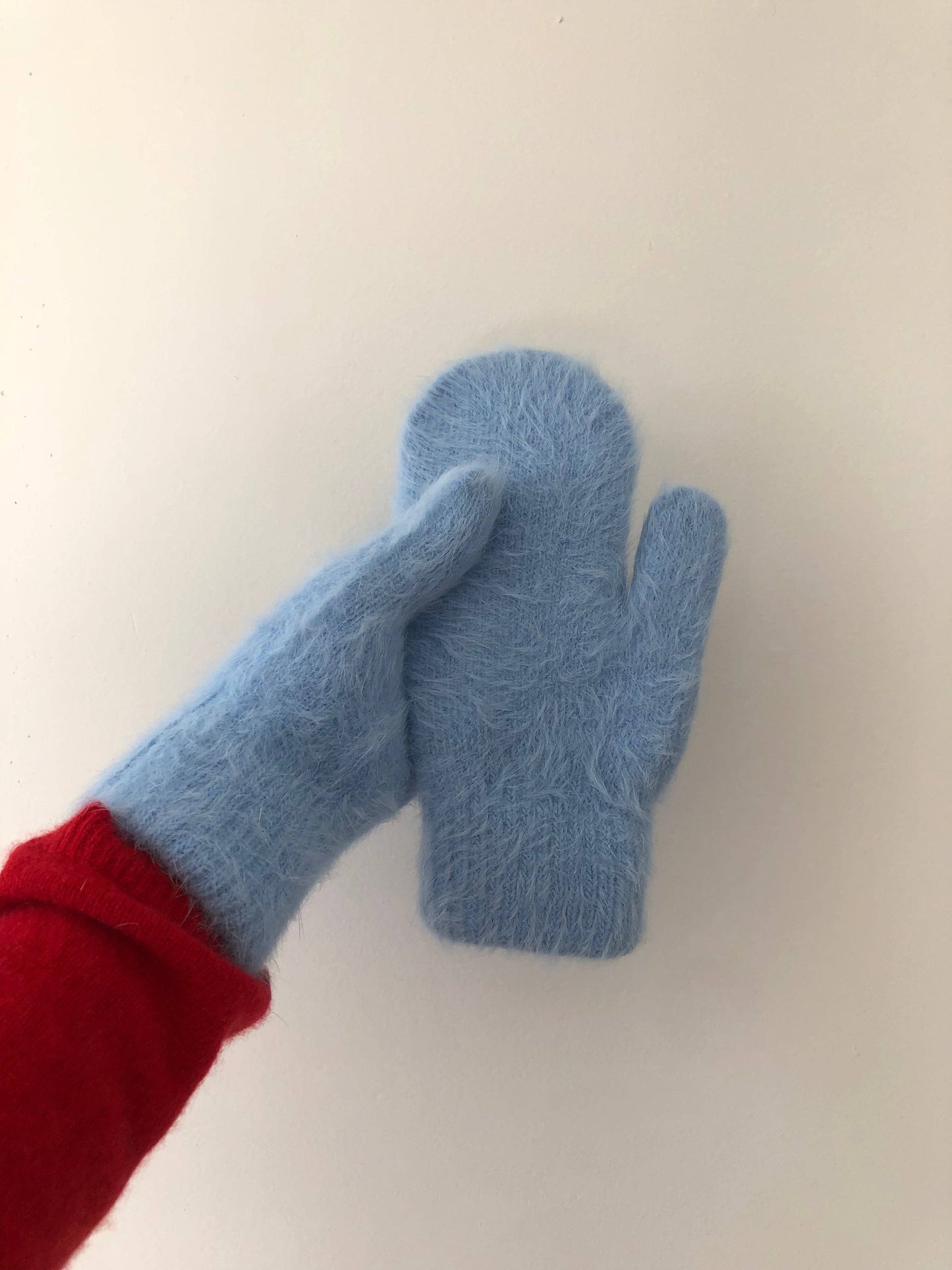 FLUFFY ANGORA MITTENS - crystal brights: Holly red ( Mid of November )