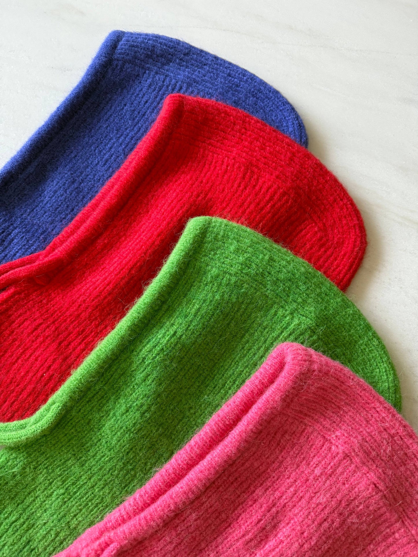 FUZZY ALPACA BALACLAVA - bright: Red Coral
