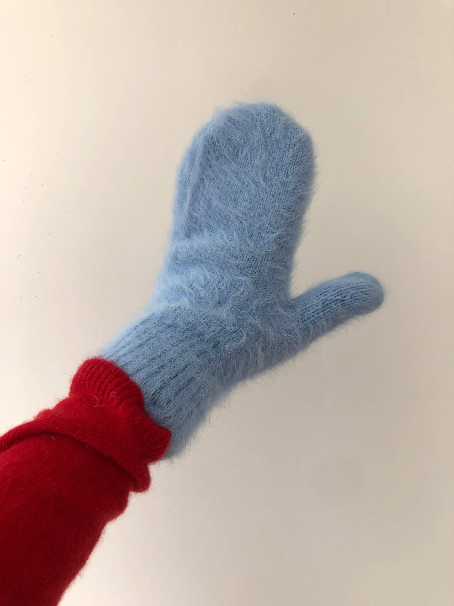 FLUFFY ANGORA MITTENS - crystal brights: Holly red ( Mid of November )