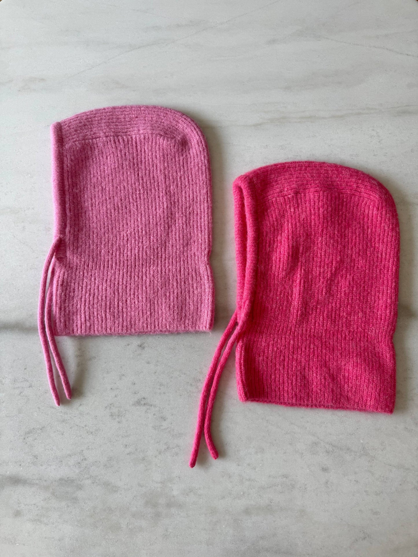 FUZZY ALPACA BALACLAVA - bright: Red Coral