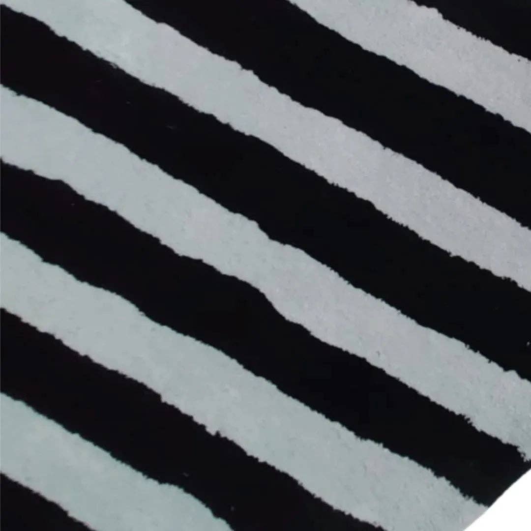 Flowing Illusion Black and Gray Wool Runner Rug: 3' x 8'