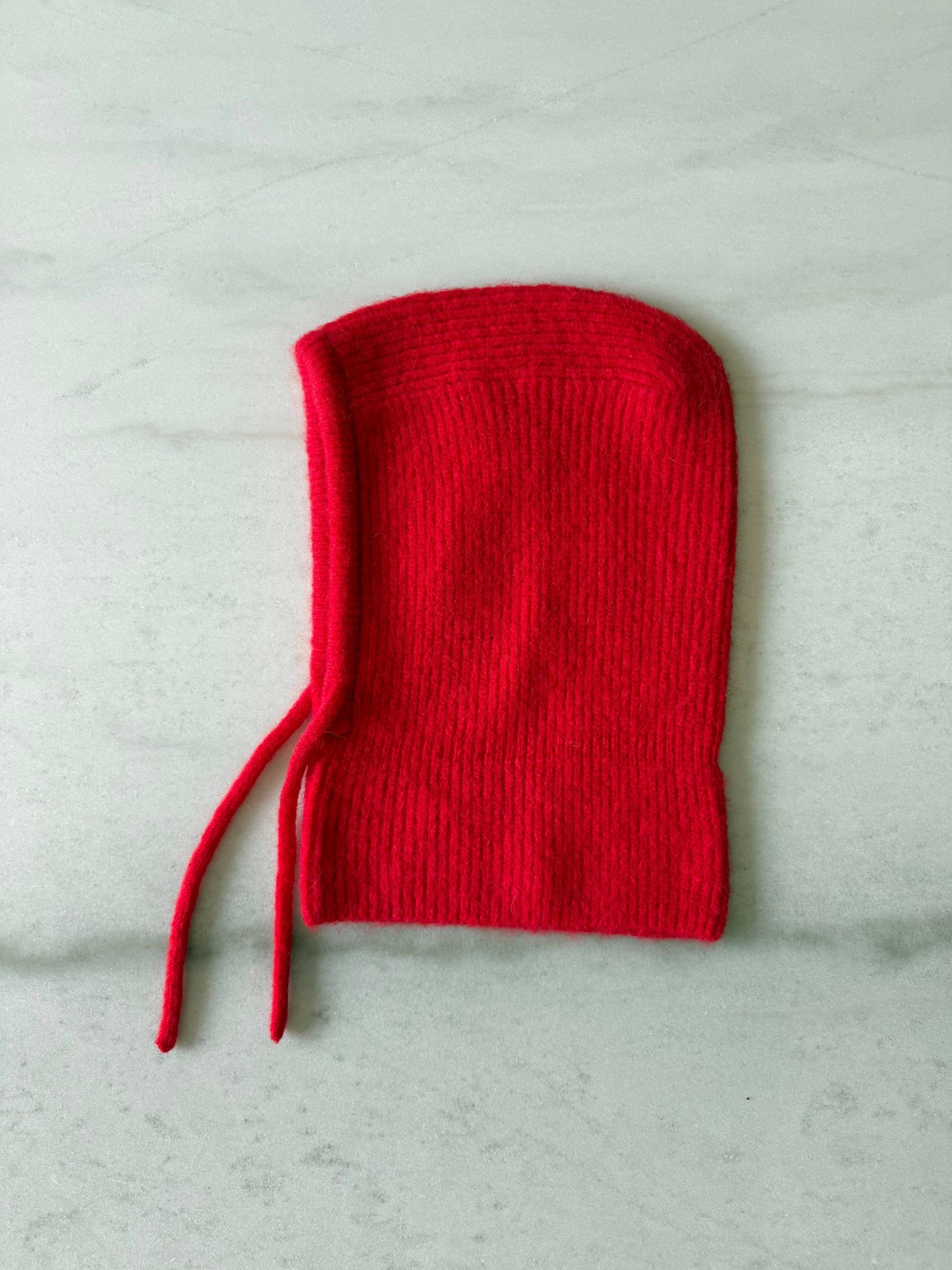 FUZZY ALPACA BALACLAVA - bright: Red Coral